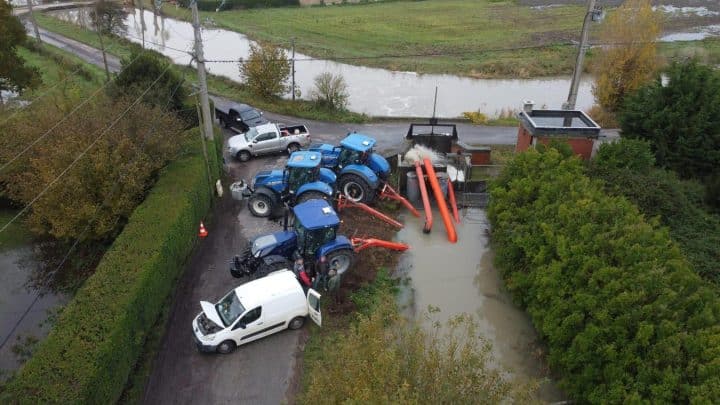 La commune de Guemps multiplie les pompes pour faire face aux inondations