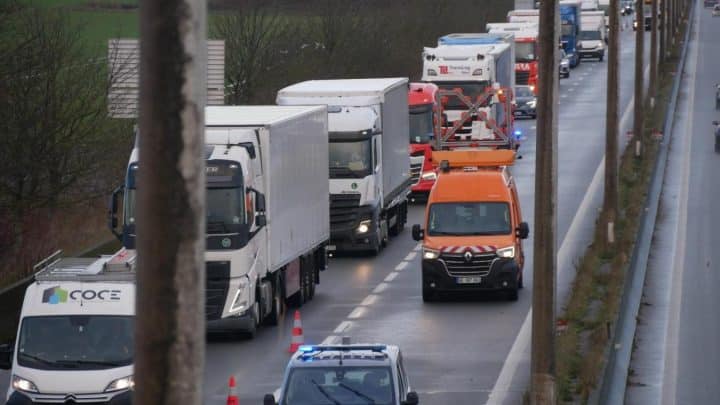 Gros ralentissements sur l’A16, dans le sens Calais Dunkerque, suite à un accident entre deux véhicules